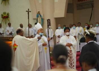 Mgr. Leo Laba Ladjar OFM Resmikan Gereja Katedral Jayapura, Ribuan Umat Hadir