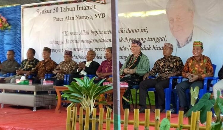 Pater Alan Nasraya SVD, Misionaris Asal Irlandia Rayakan Emas Imamat di Paroki Pacar-Flores